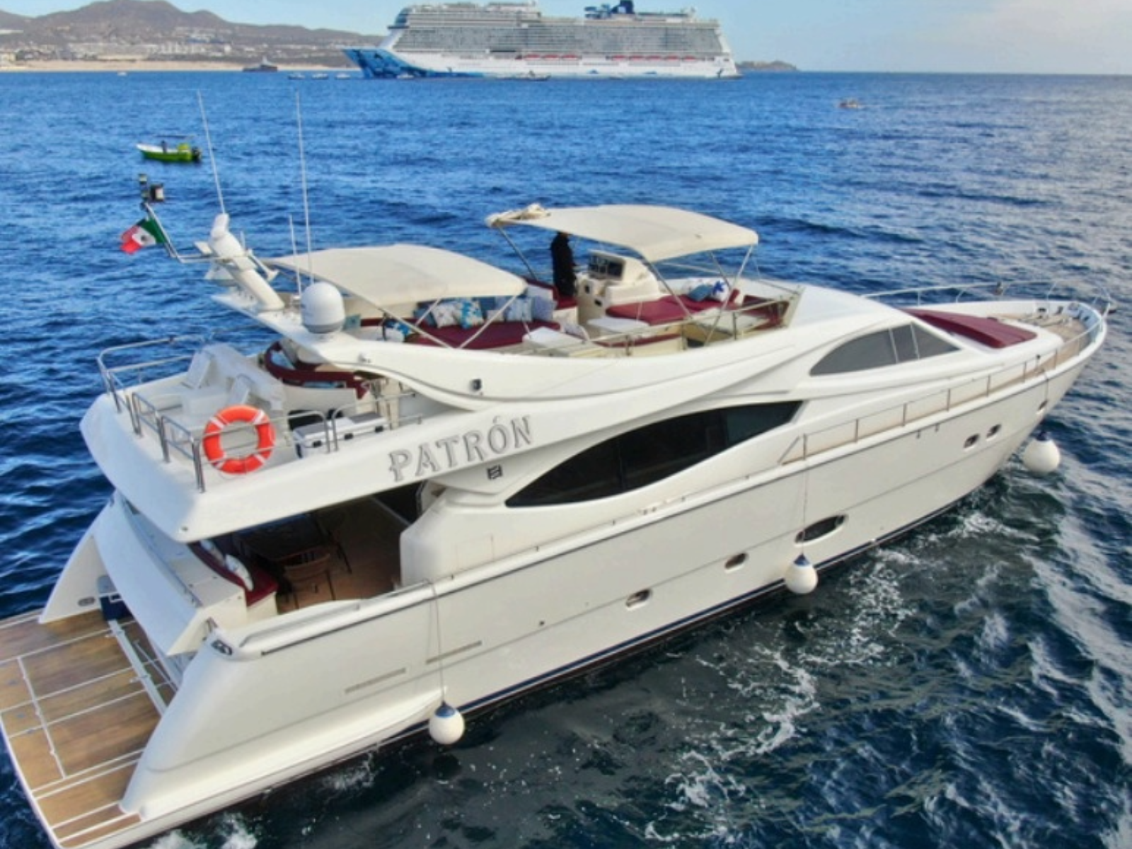 YATE PATRÓN EN CABO FERRETTI 88FT